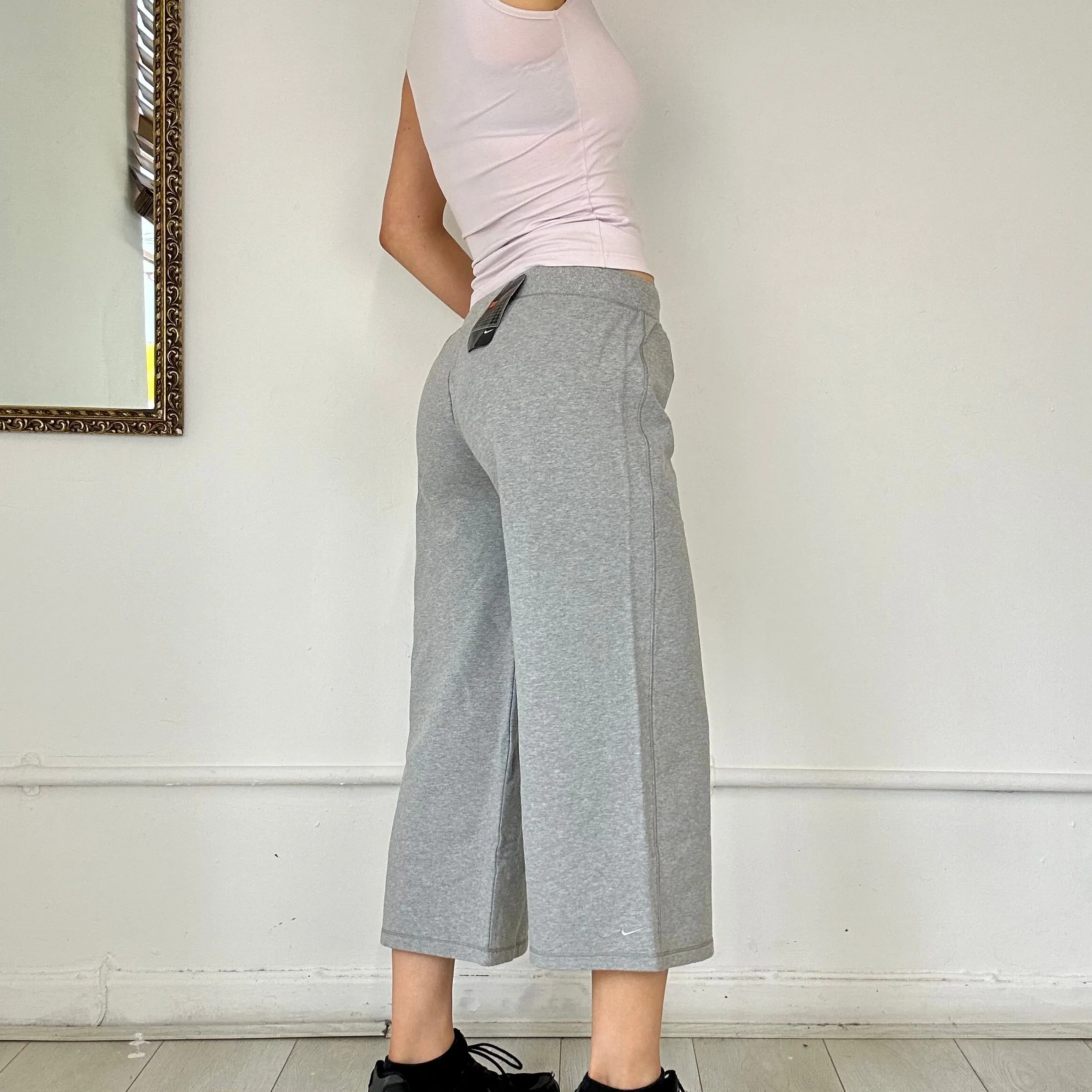 grey nike capri tracksuit trousers